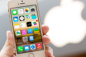 Apple iPhone 5se vs Samsung Galaxy S7: серьезный вызов корейцам