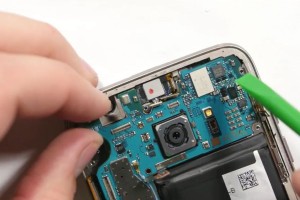 Разборка Samsung Galaxy S7 и S7 Edge: что показало вскрытие