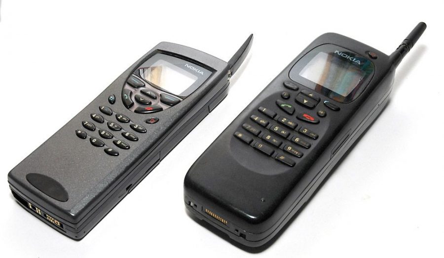 Первые смартфоны в миреNokia 9110 (слева) и 9000 (справа)