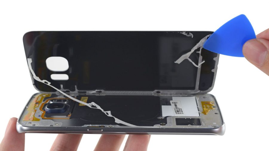 Задняя крышка Samsung Galaxy S7: липкая лента